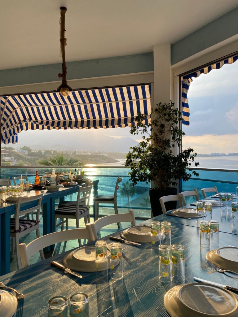 Molos Seaview – рибна таверна на стария мол