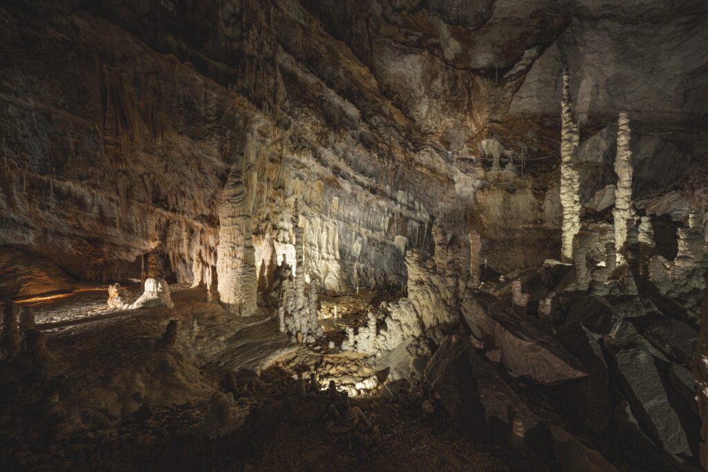 Explore a breathtaking underground cave showcasing stalactites and stalagmites.